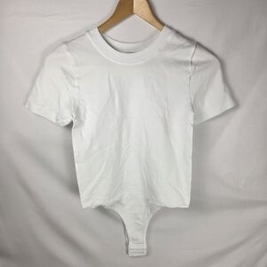 Dynamic Contour Seamless Short Sleeve Bodysuit Hook Closure New One Size White